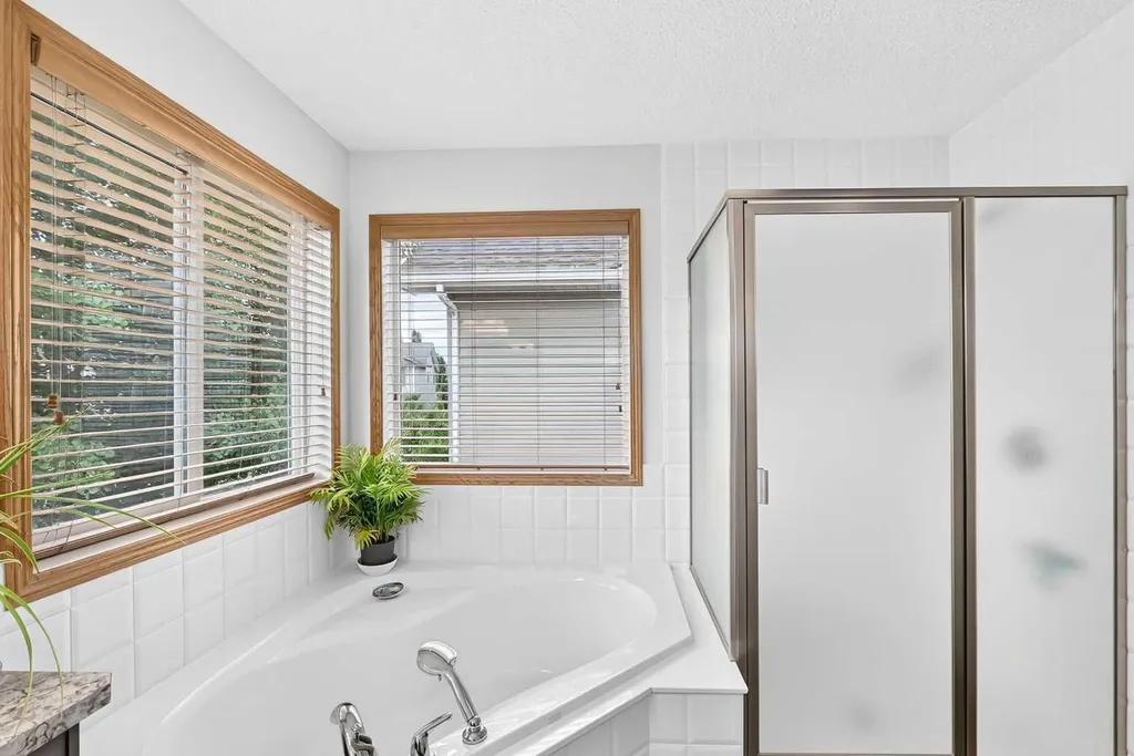 7919 Cougar Ridge Avenue SW Calgary AB T3H 5L4