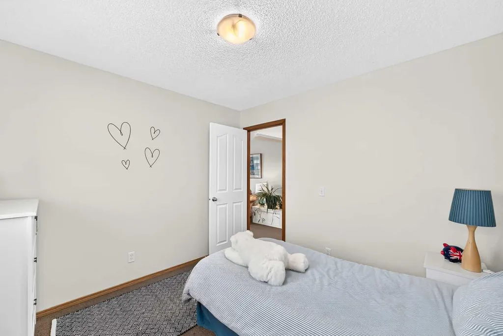 7919 Cougar Ridge Avenue SW Calgary AB T3H 5L4
