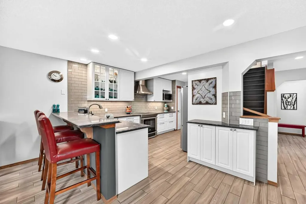 7919 Cougar Ridge Avenue SW Calgary AB T3H 5L4