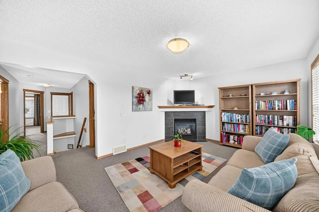 7919 Cougar Ridge Avenue SW Calgary AB T3H 5L4