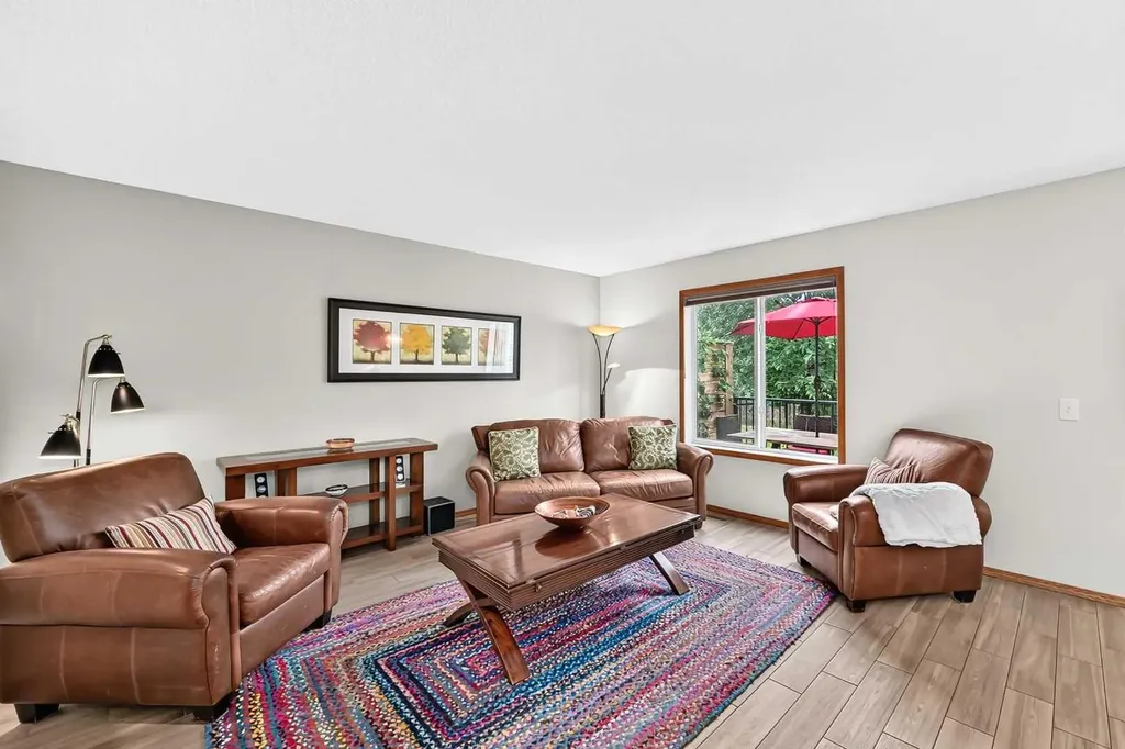 7919 Cougar Ridge Avenue SW Calgary AB T3H 5L4