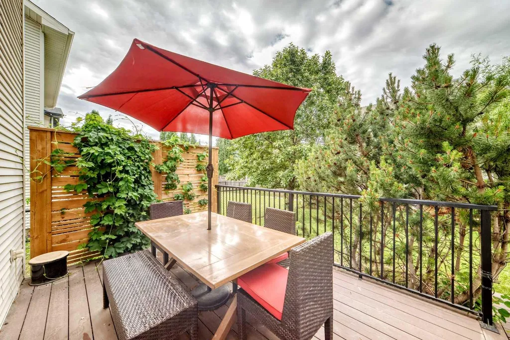 7919 Cougar Ridge Avenue SW Calgary AB T3H 5L4