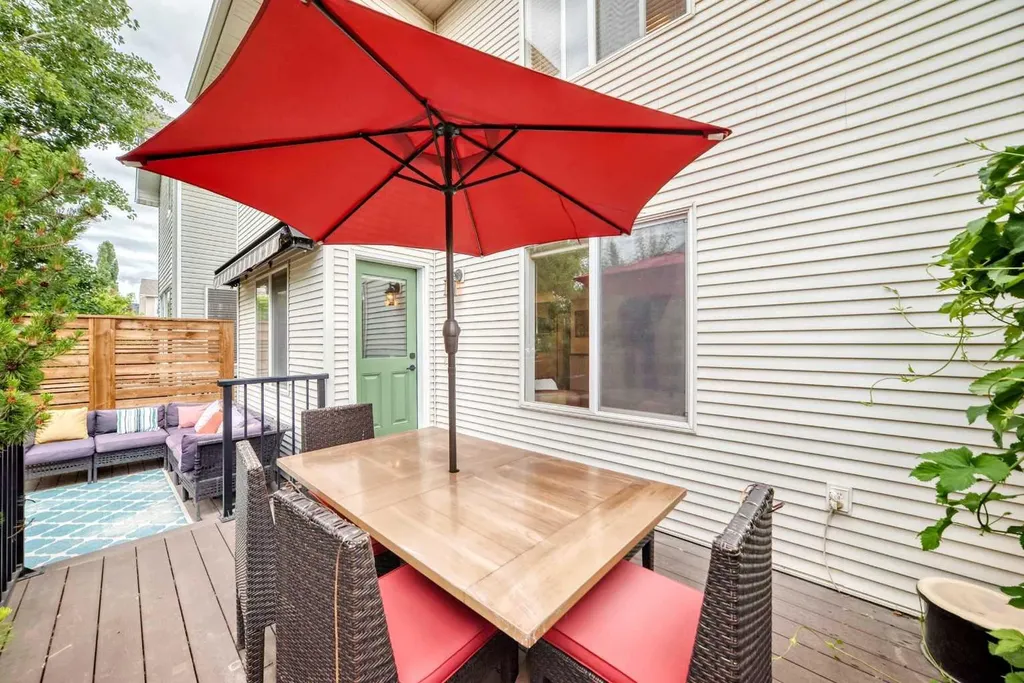 7919 Cougar Ridge Avenue SW Calgary AB T3H 5L4