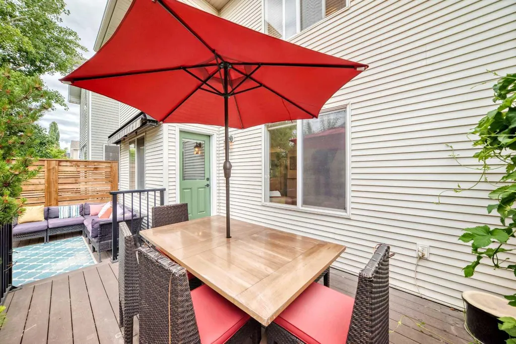 7919 Cougar Ridge Avenue SW Calgary AB T3H 5L4