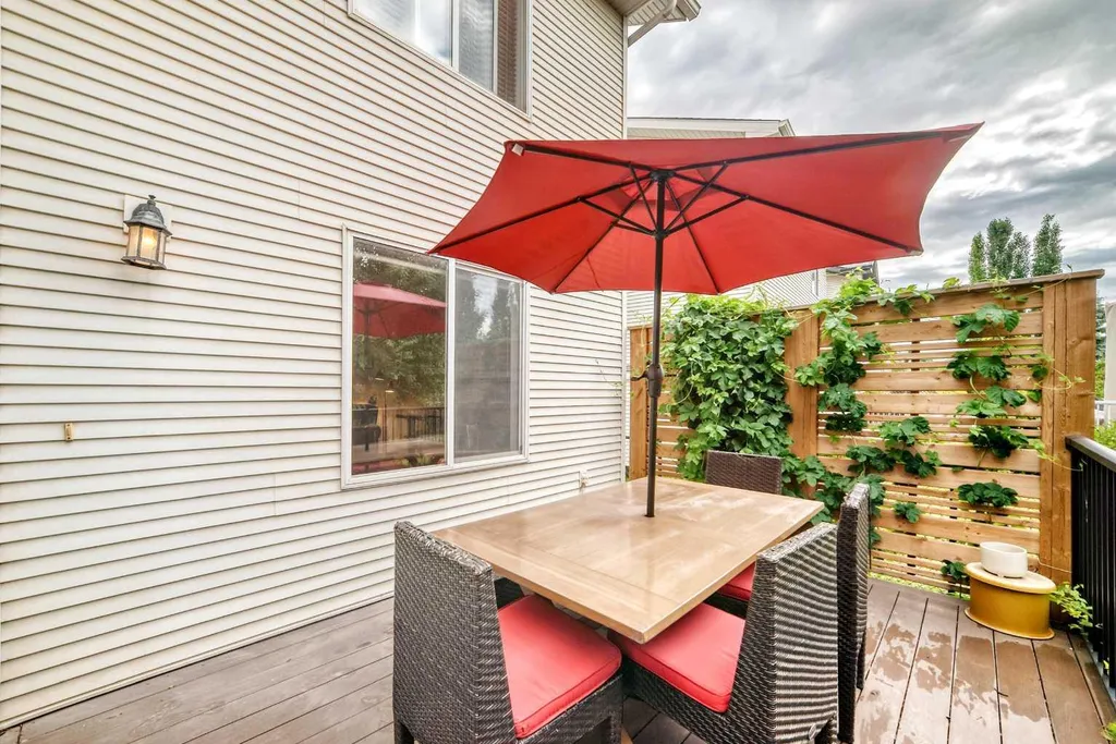 7919 Cougar Ridge Avenue SW Calgary AB T3H 5L4