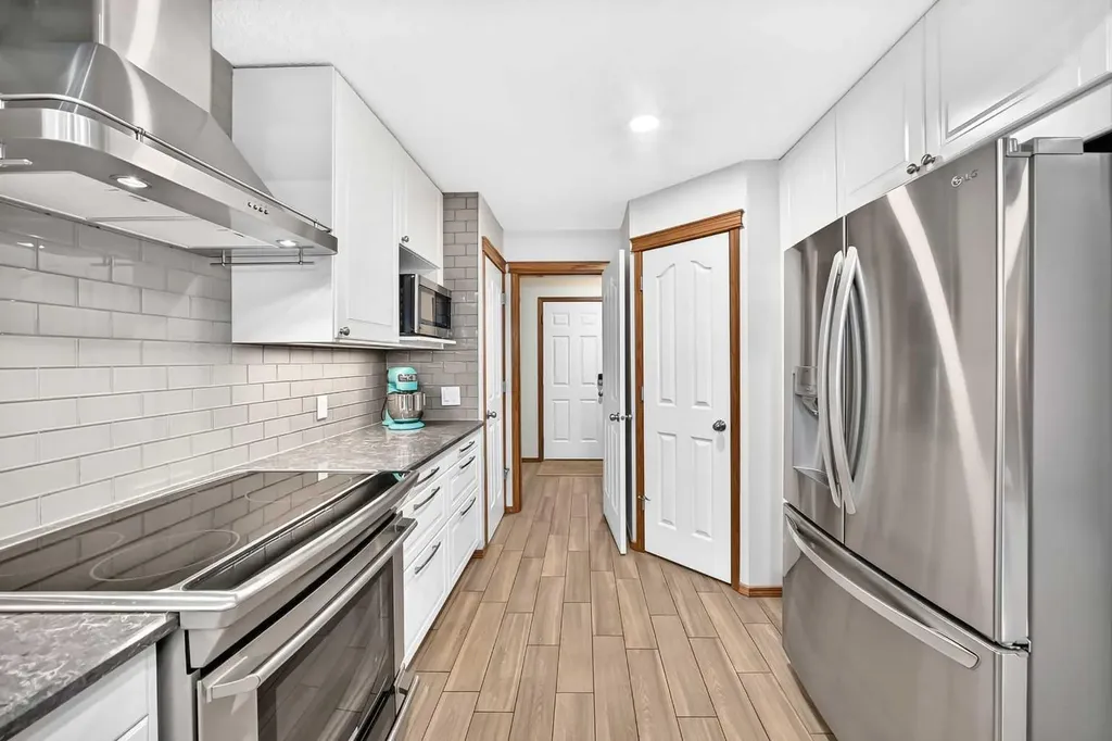 7919 Cougar Ridge Avenue SW Calgary AB T3H 5L4