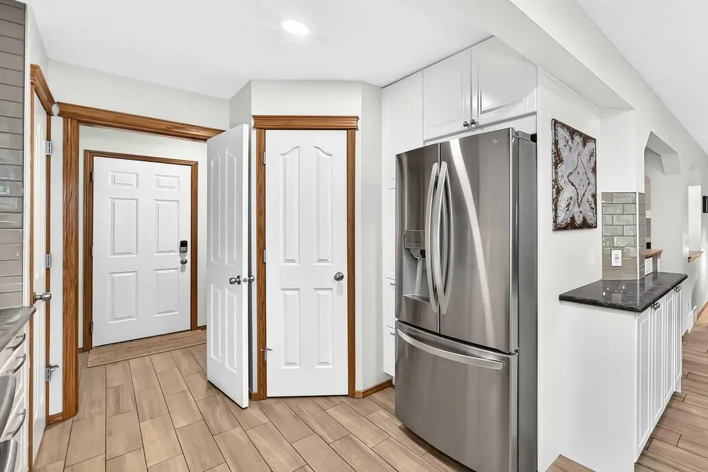 7919 Cougar Ridge Avenue SW Calgary AB T3H 5L4