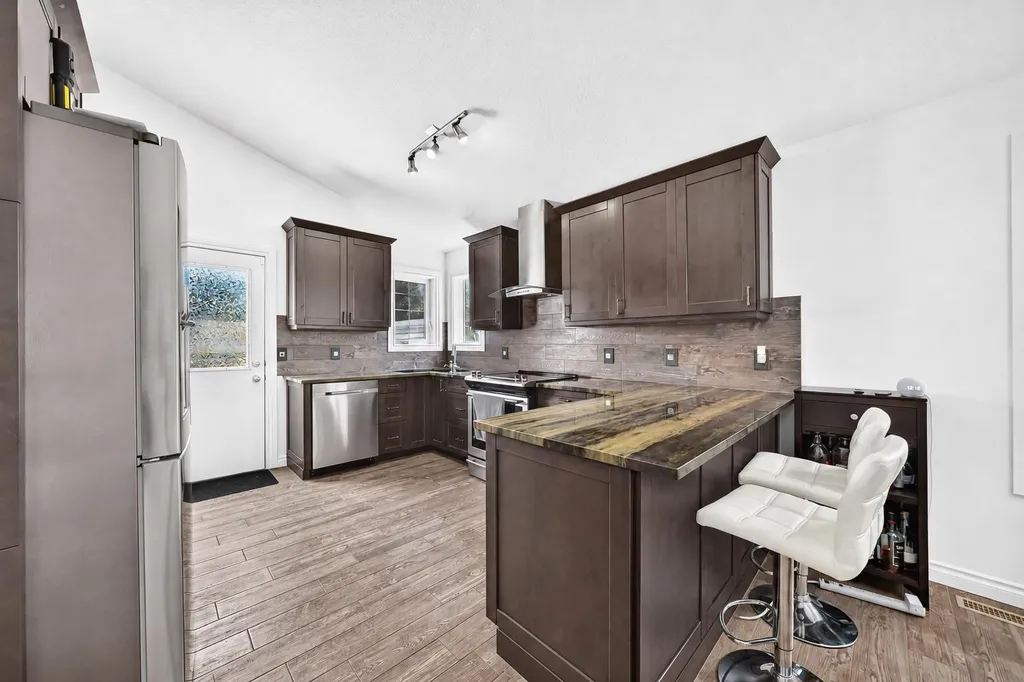 91 Panamount Gardens NW Calgary AB T3K 5V5