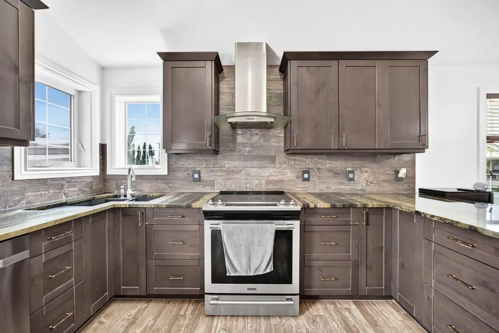 91 Panamount Gardens NW Calgary AB T3K 5V5