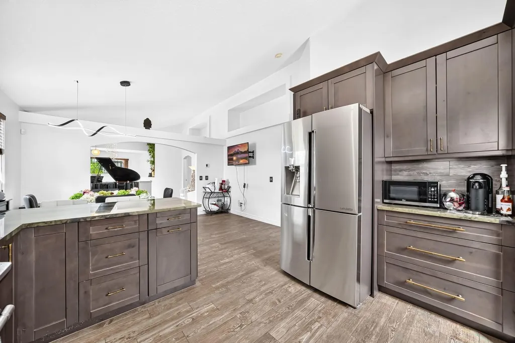 91 Panamount Gardens NW Calgary AB T3K 5V5