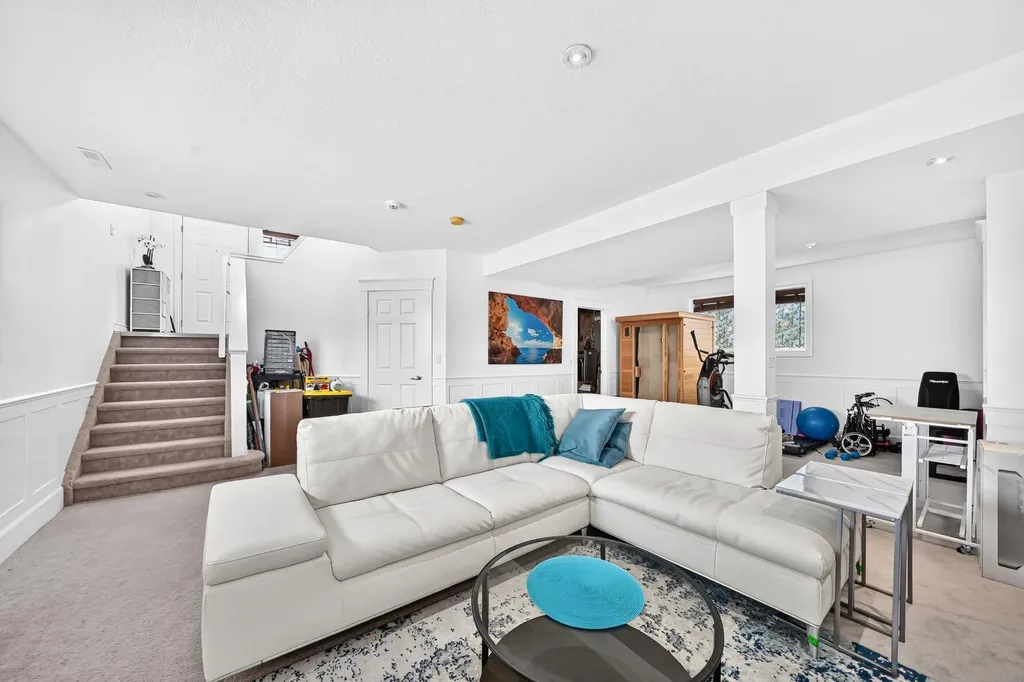 91 Panamount Gardens NW Calgary AB T3K 5V5
