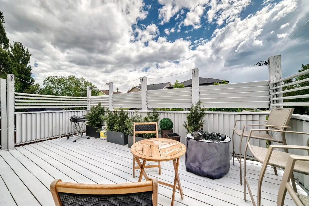 91 Panamount Gardens NW Calgary AB T3K 5V5