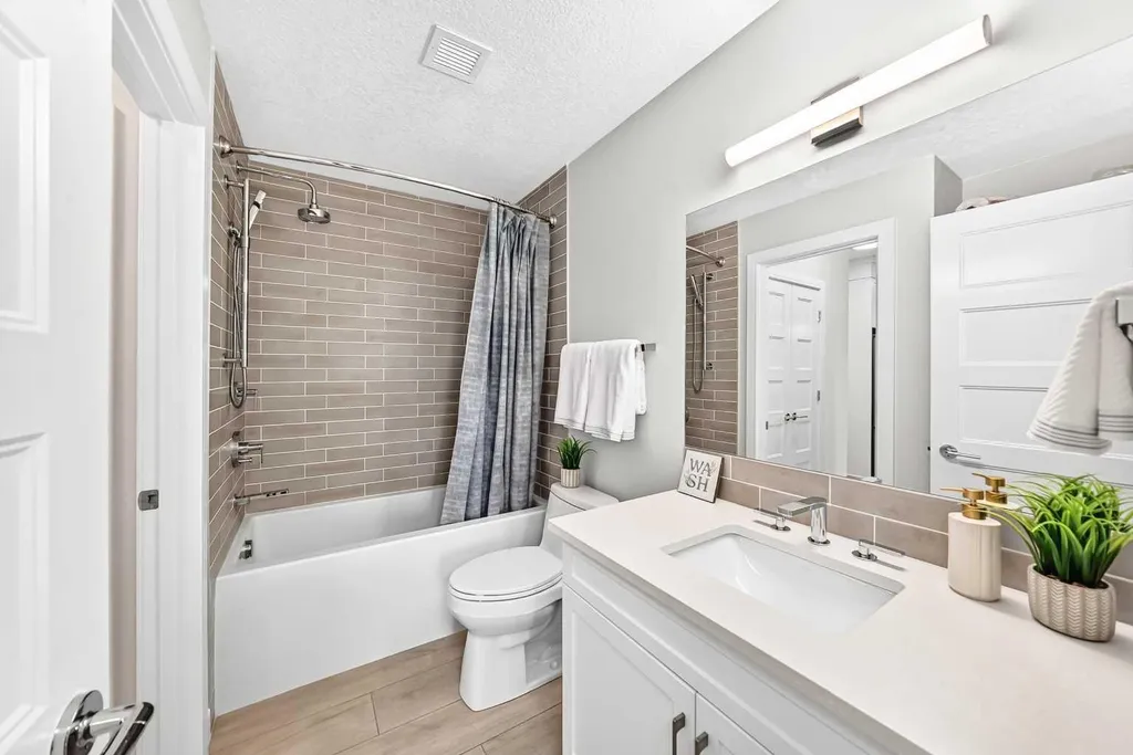 80 Greenbriar Place NW Calgary AB T3B 6J4