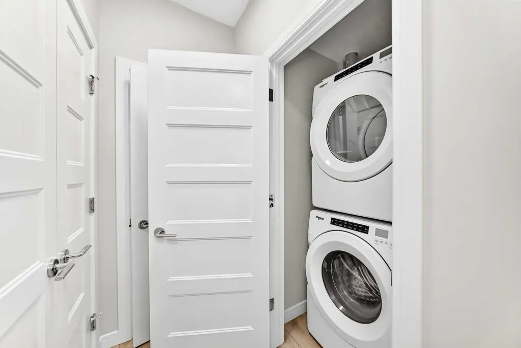80 Greenbriar Place NW Calgary AB T3B 6J4