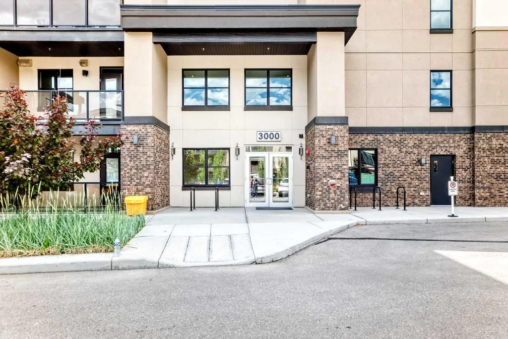 80 Greenbriar Place NW Calgary AB T3B 6J4