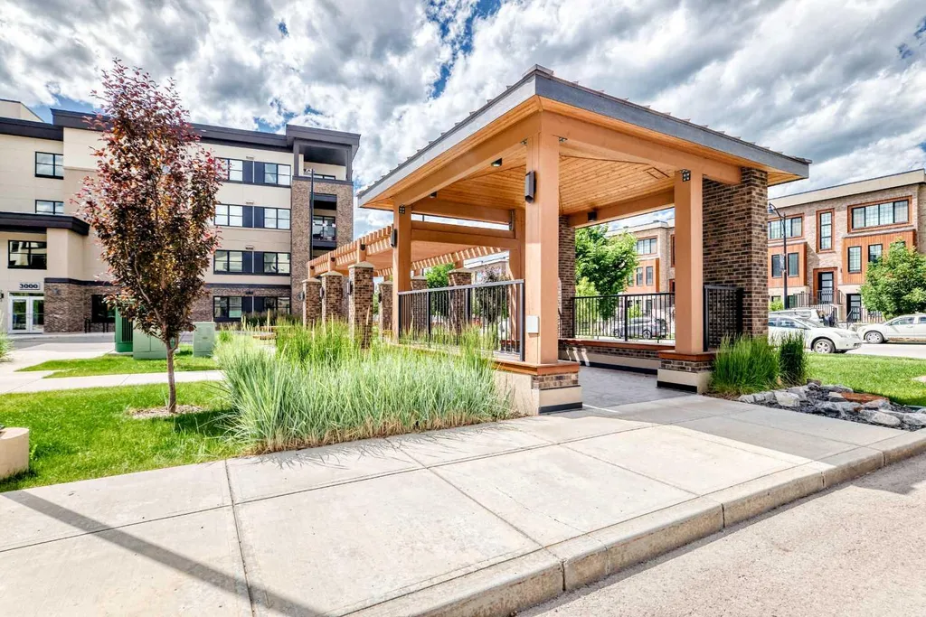 80 Greenbriar Place NW Calgary AB T3B 6J4