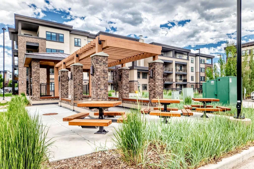 80 Greenbriar Place NW Calgary AB T3B 6J4