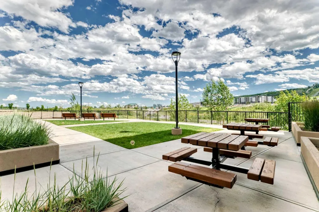 80 Greenbriar Place NW Calgary AB T3B 6J4