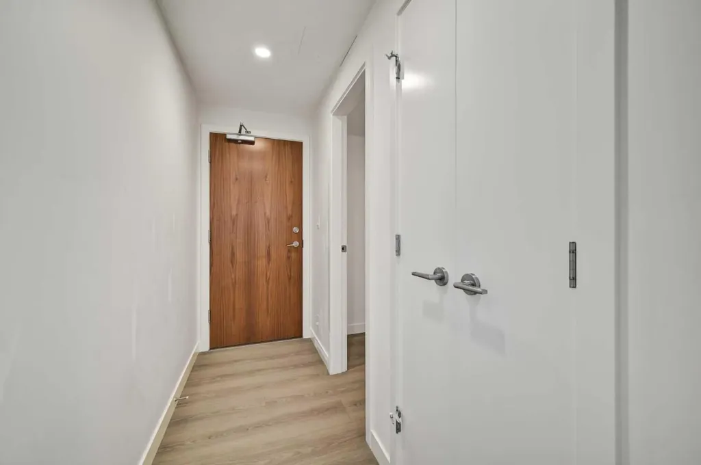 118 Waterfront Court SW Calgary AB T2P 1K8