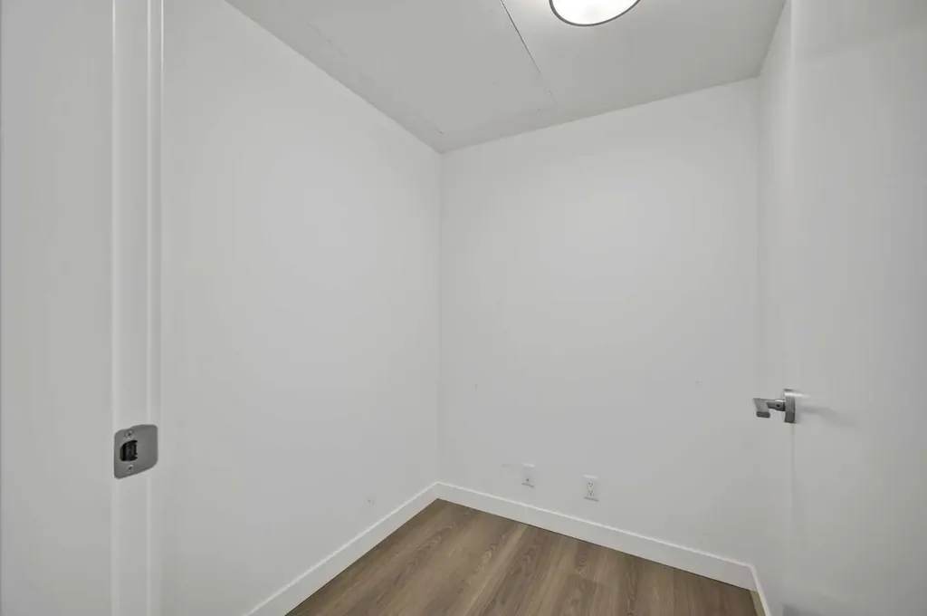 118 Waterfront Court SW Calgary AB T2P 1K8