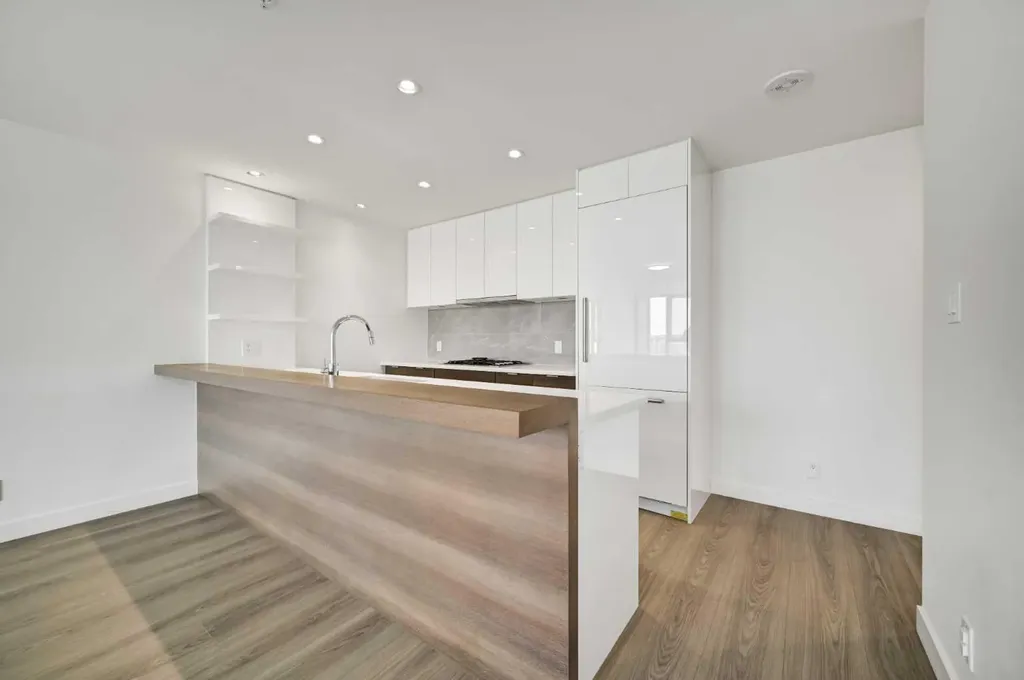 118 Waterfront Court SW Calgary AB T2P 1K8