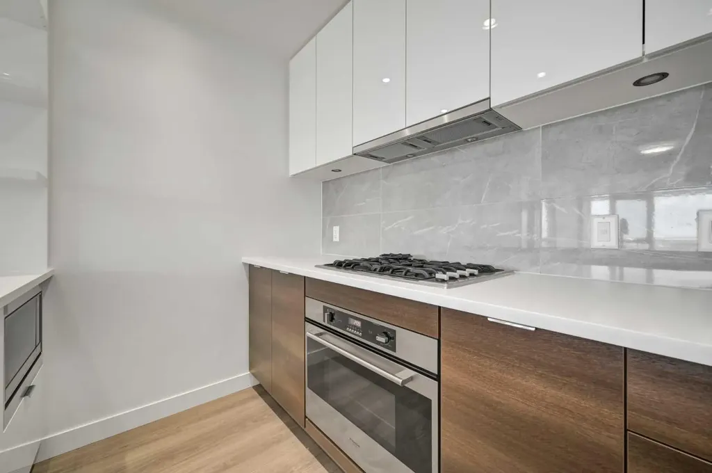 118 Waterfront Court SW Calgary AB T2P 1K8