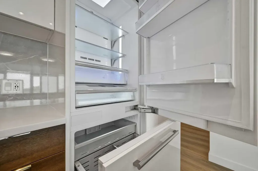 118 Waterfront Court SW Calgary AB T2P 1K8