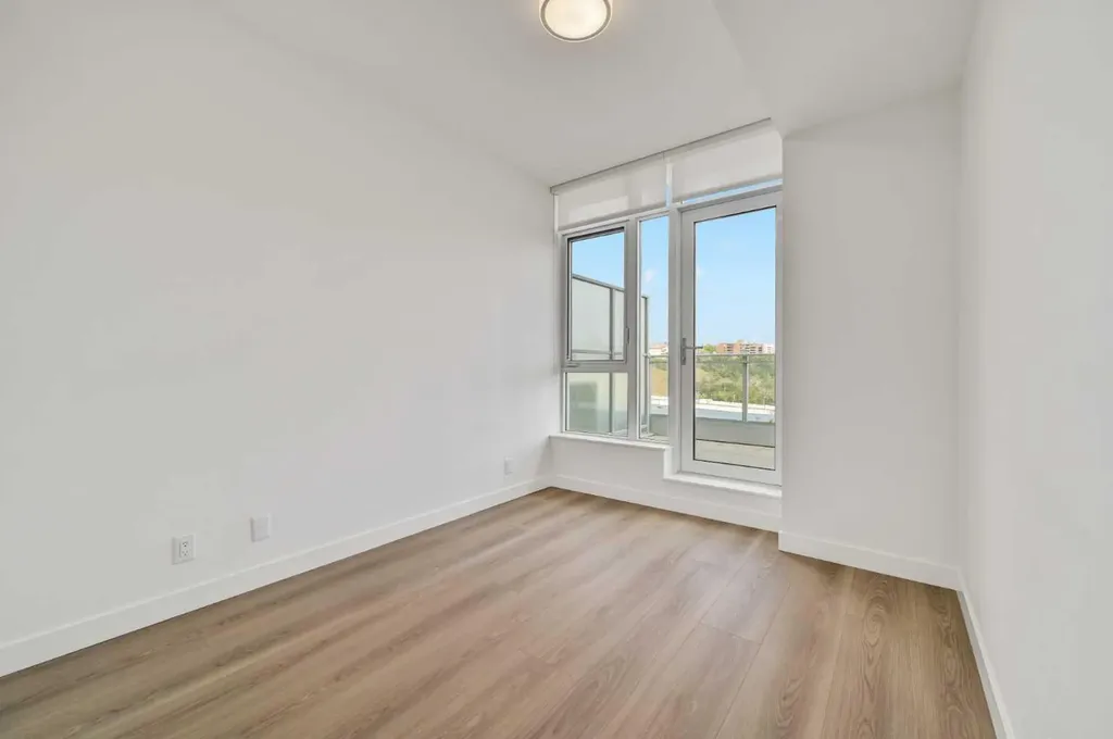 118 Waterfront Court SW Calgary AB T2P 1K8