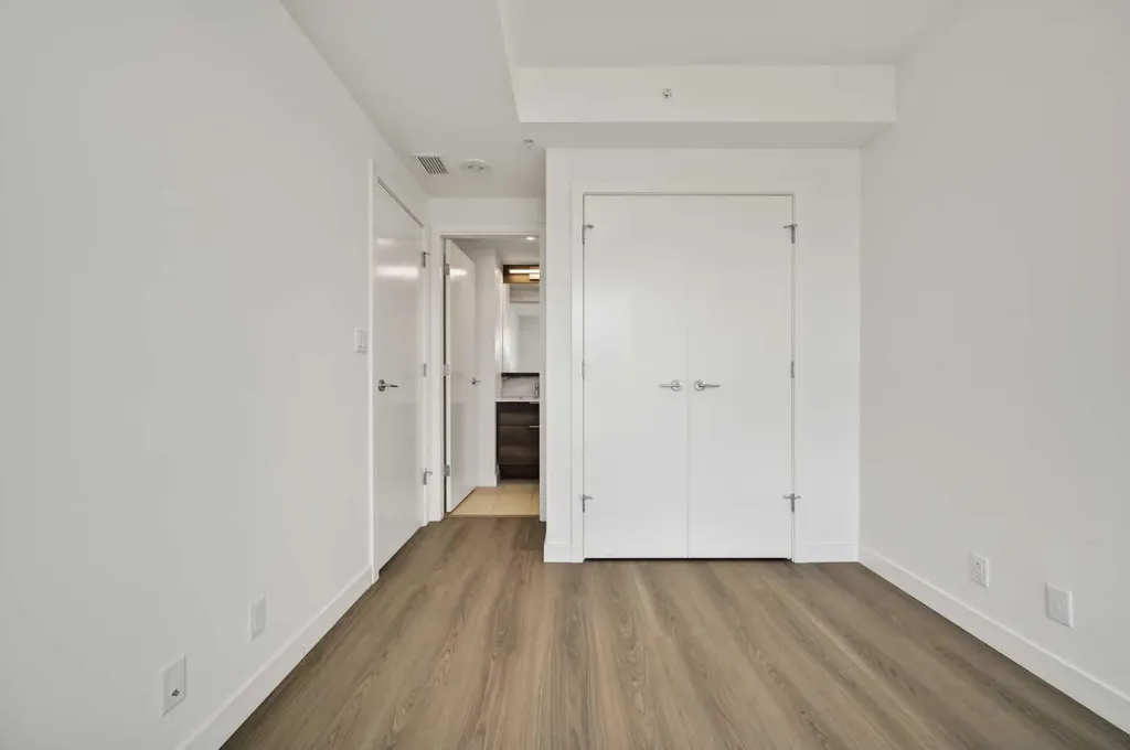 118 Waterfront Court SW Calgary AB T2P 1K8
