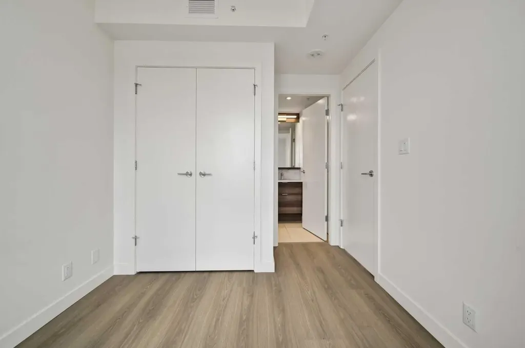 118 Waterfront Court SW Calgary AB T2P 1K8