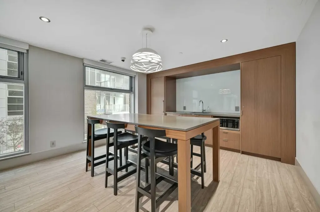 118 Waterfront Court SW Calgary AB T2P 1K8