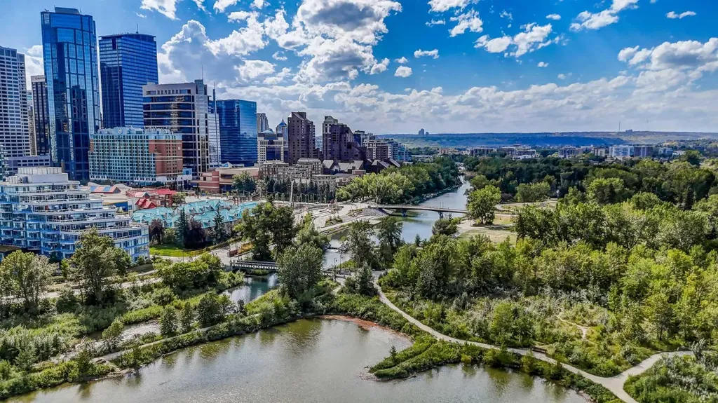 118 Waterfront Court SW Calgary AB T2P 1K8
