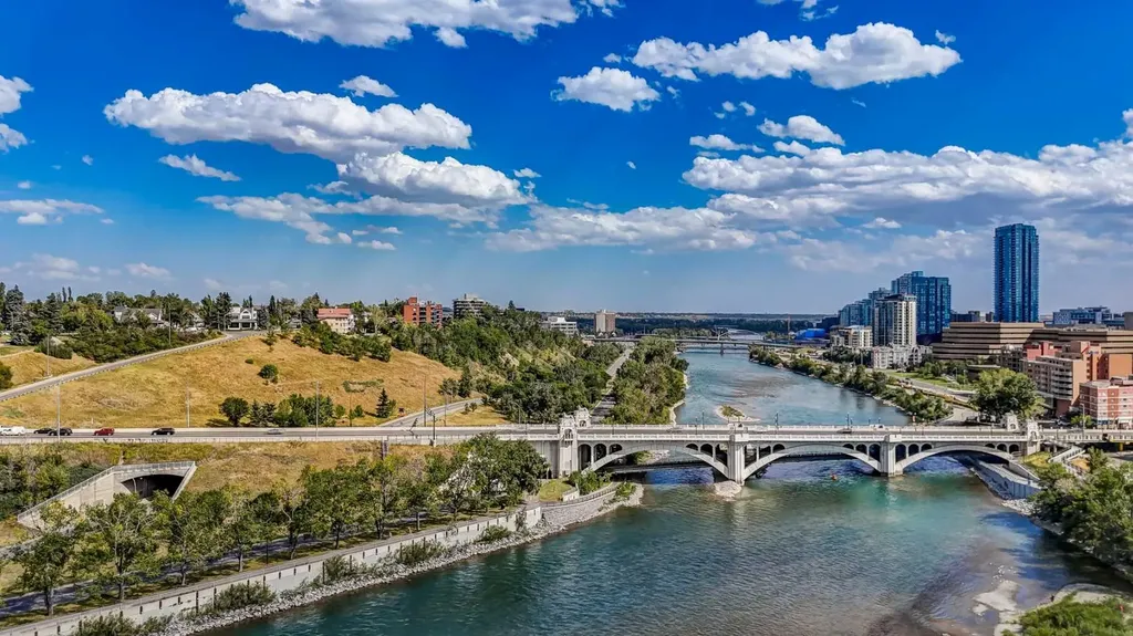 118 Waterfront Court SW Calgary AB T2P 1K8