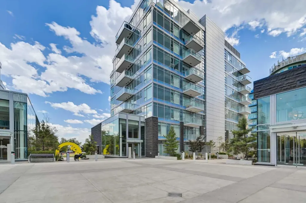 118 Waterfront Court SW Calgary AB T2P 1K8