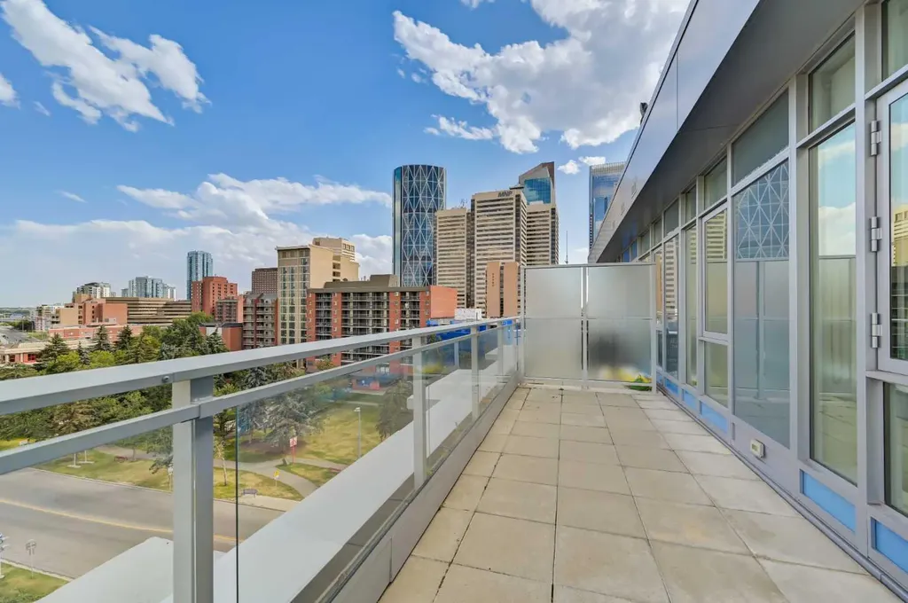 118 Waterfront Court SW Calgary AB T2P 1K8