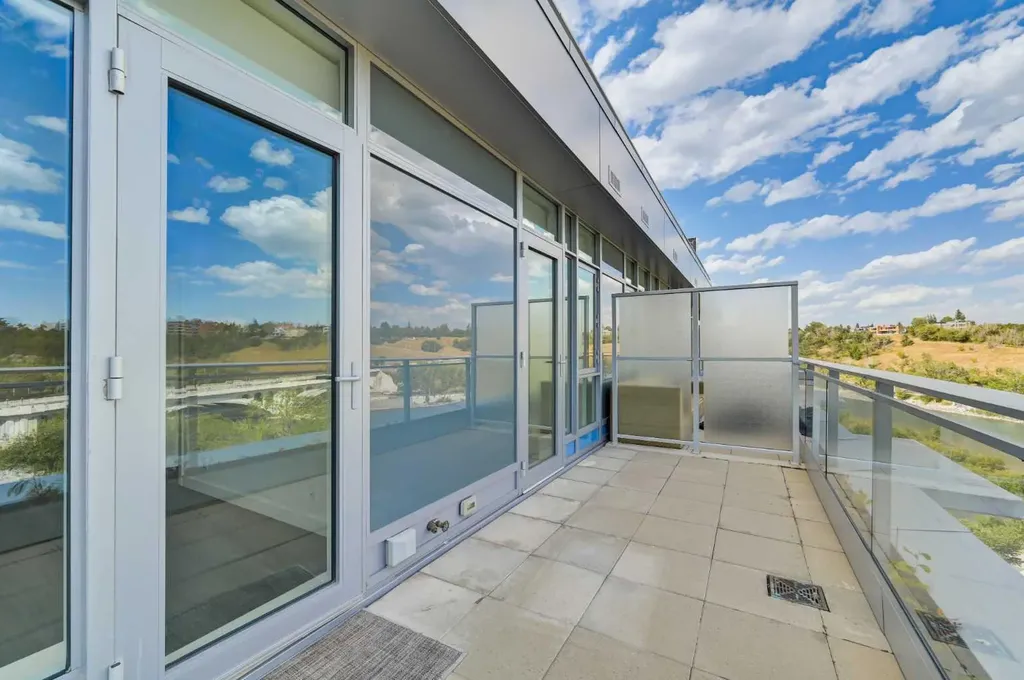 118 Waterfront Court SW Calgary AB T2P 1K8