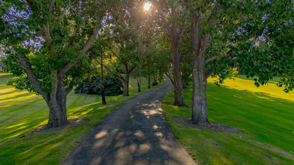 43 Cullen Creek Estates Rural Rocky View County AB T3E 6W3