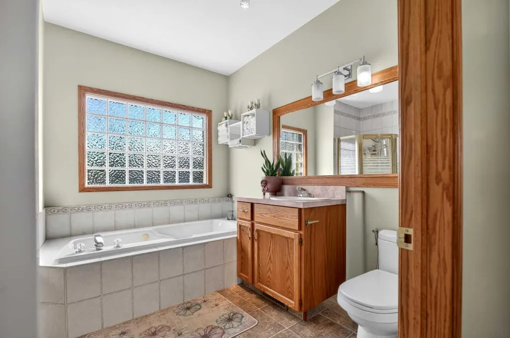 9105 Crystal Lake Drive Grande Prairie AB T8X 1J3