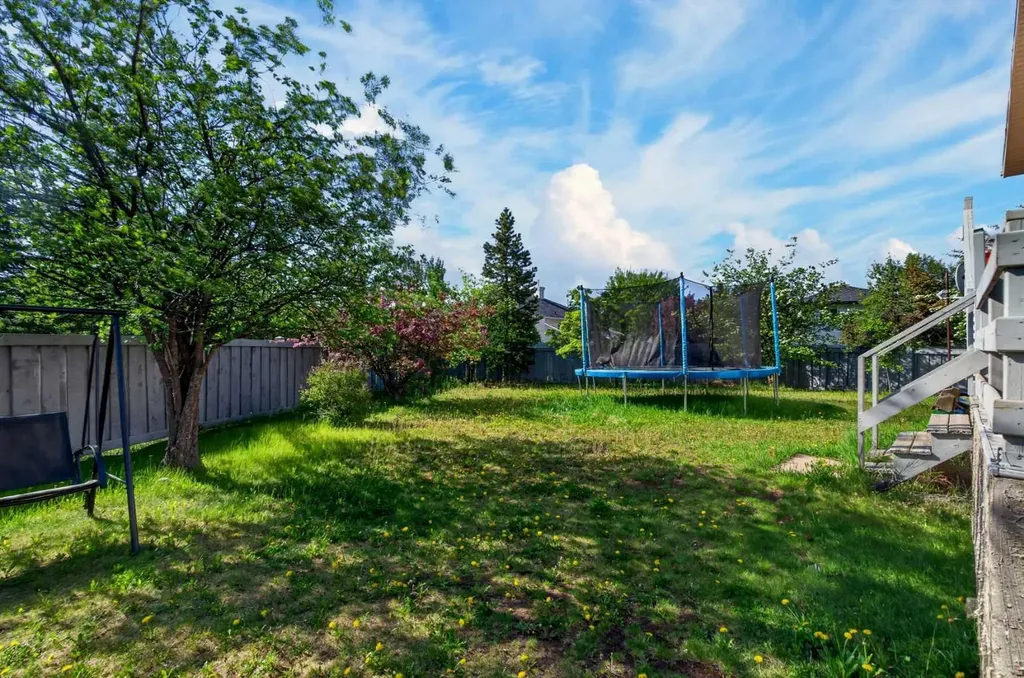 9105 Crystal Lake Drive Grande Prairie AB T8X 1J3