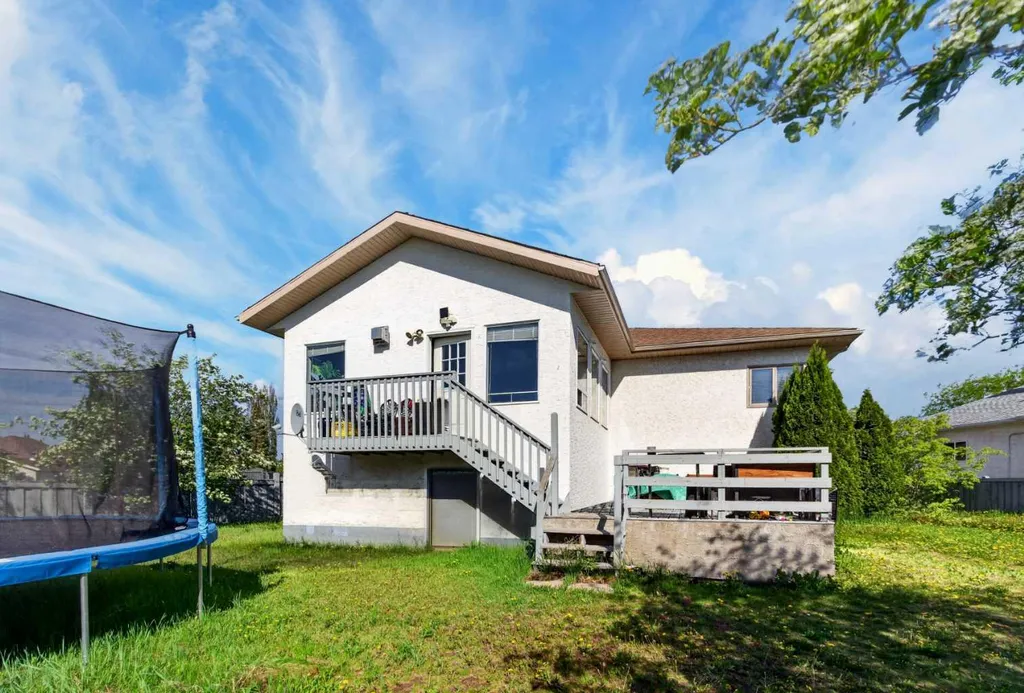 9105 Crystal Lake Drive Grande Prairie AB T8X 1J3