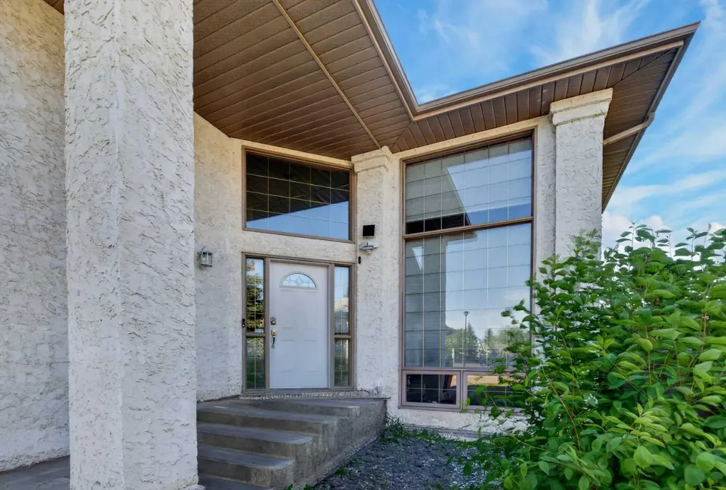 9105 Crystal Lake Drive Grande Prairie AB T8X 1J3