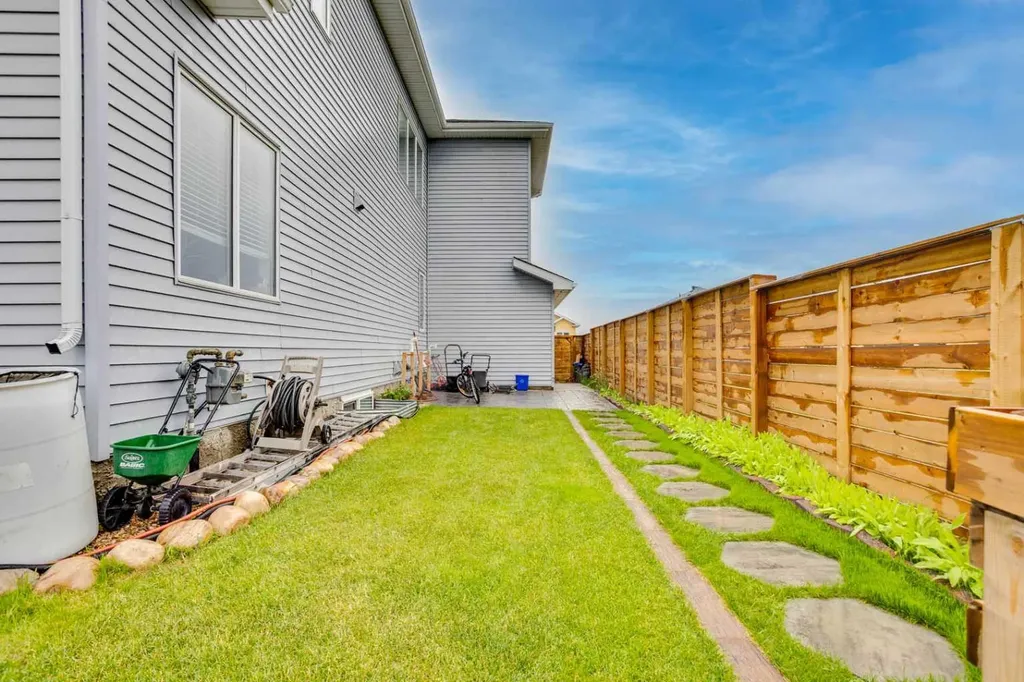 169 Beaveridge Close Fort Mcmurray AB T9H 2V8