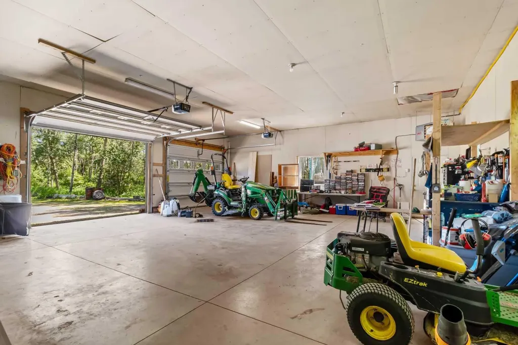 393320 261 Range Rural Lacombe County AB T0M0J0