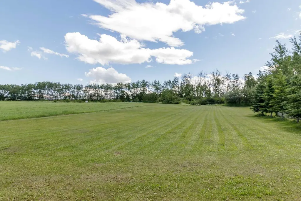 393320 261 Range Rural Lacombe County AB T0M0J0
