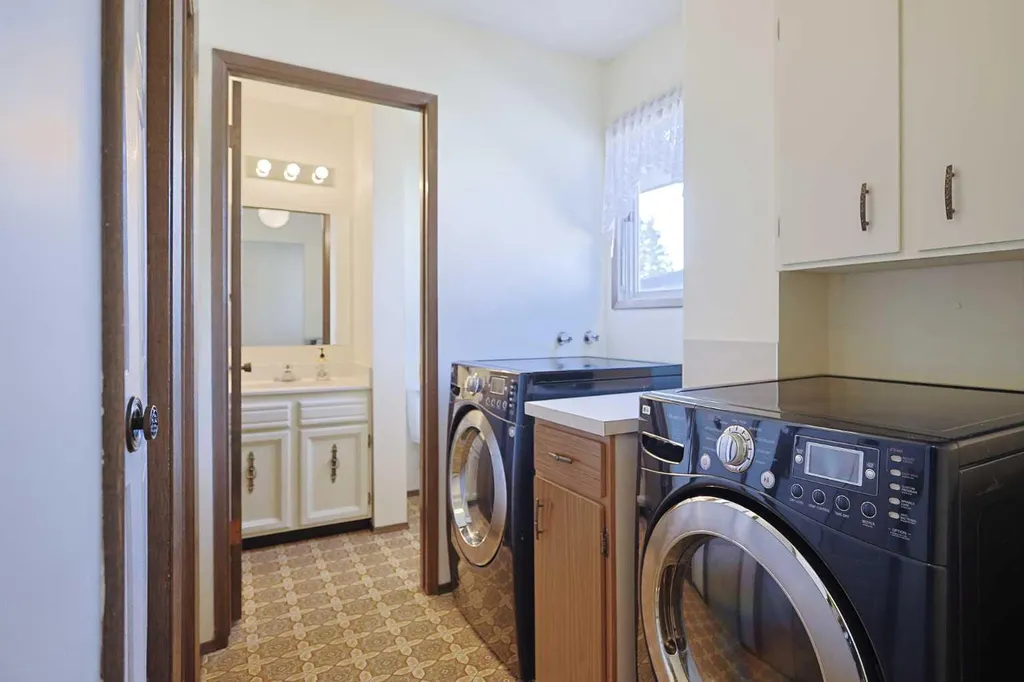 6019 Dalcastle Crescent NW Calgary AB T3A 1R7