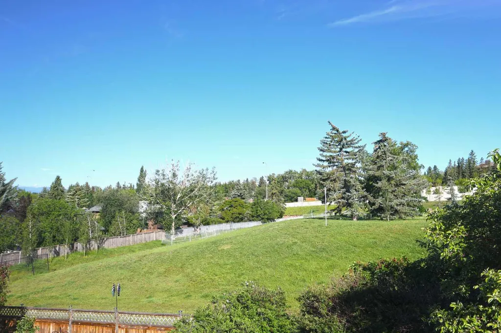 6019 Dalcastle Crescent NW Calgary AB T3A 1R7