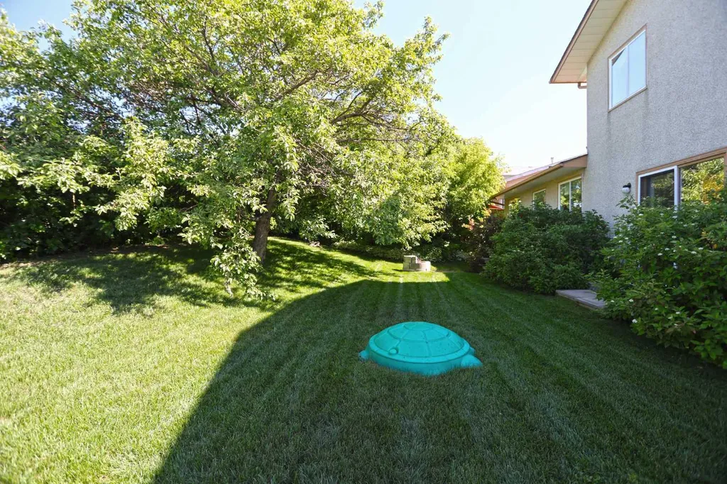 6019 Dalcastle Crescent NW Calgary AB T3A 1R7