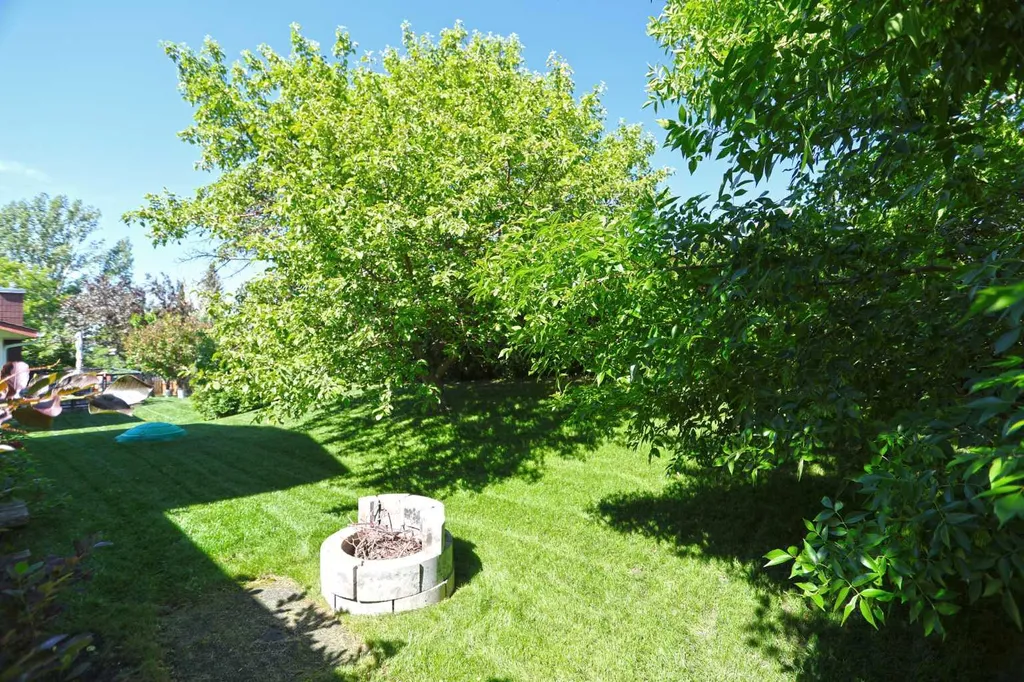 6019 Dalcastle Crescent NW Calgary AB T3A 1R7