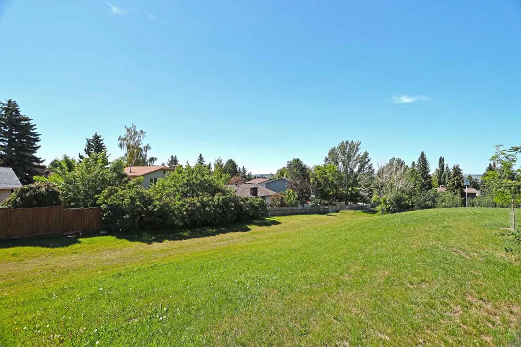 6019 Dalcastle Crescent NW Calgary AB T3A 1R7