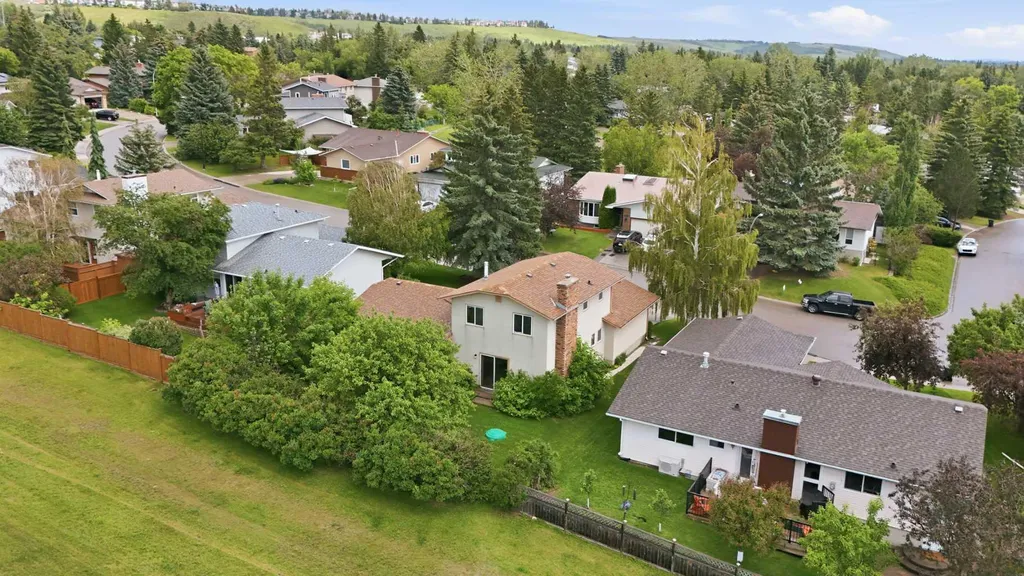 6019 Dalcastle Crescent NW Calgary AB T3A 1R7